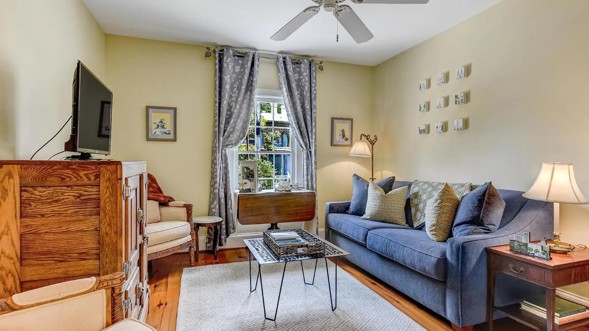 Perry Lane Carriage House Villa Savannah